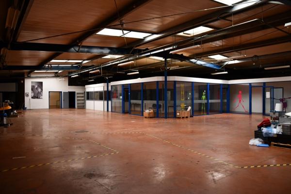 Local Commercial
         1 pièce
        - 1764 m²