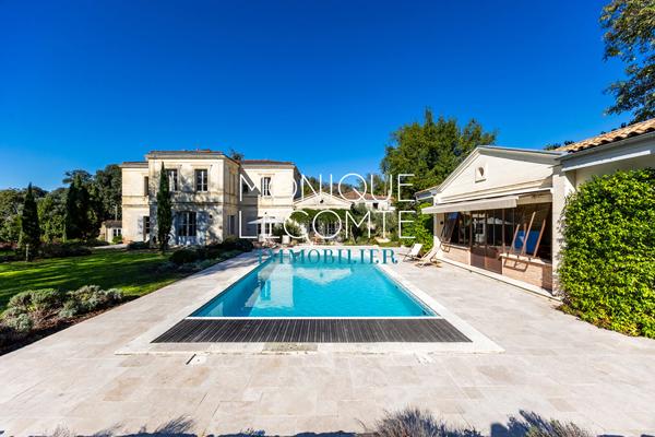 Immobilier de prestige à Bordeaux 			 33270 floirac 			BORDEAUX -MAISON DE MAÎTRE DE 600m2 SUR LES HAUTEURS-VUE PANORAMIQUE-PARC DE 2,17 HA- PISCINE ET TENNIS