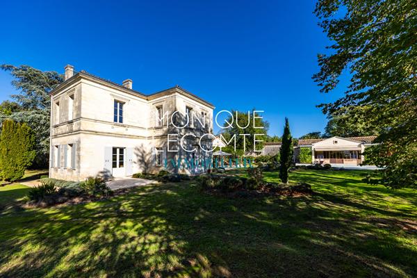Immobilier de prestige à Bordeaux 			 33270 floirac 			BORDEAUX -MAISON DE MAÎTRE DE 600m2 SUR LES HAUTEURS-VUE PANORAMIQUE-PARC DE 2,17 HA- PISCINE ET TENNIS
