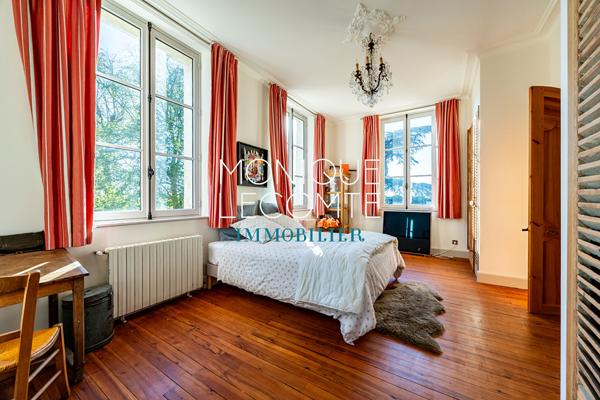 Immobilier de prestige à Bordeaux 			 33270 floirac 			BORDEAUX -MAISON DE MAÎTRE DE 600m2 SUR LES HAUTEURS-VUE PANORAMIQUE-PARC DE 2,17 HA- PISCINE ET TENNIS