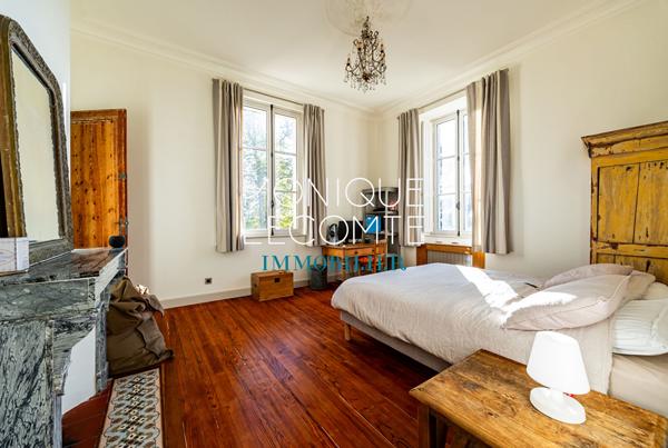 Immobilier de prestige à Bordeaux 			 33270 floirac 			BORDEAUX -MAISON DE MAÎTRE DE 600m2 SUR LES HAUTEURS-VUE PANORAMIQUE-PARC DE 2,17 HA- PISCINE ET TENNIS