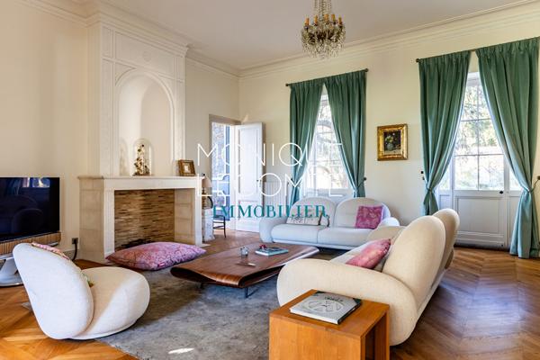 Immobilier de prestige à Bordeaux 			 33270 floirac 			BORDEAUX -MAISON DE MAÎTRE DE 600m2 SUR LES HAUTEURS-VUE PANORAMIQUE-PARC DE 2,17 HA- PISCINE ET TENNIS