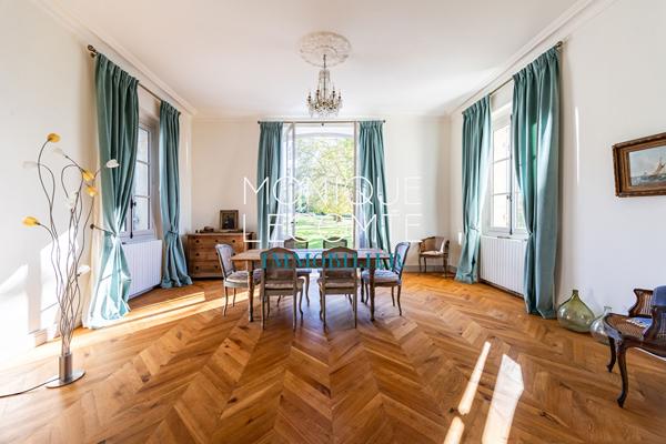 Immobilier de prestige à Bordeaux 			 33270 floirac 			BORDEAUX -MAISON DE MAÎTRE DE 600m2 SUR LES HAUTEURS-VUE PANORAMIQUE-PARC DE 2,17 HA- PISCINE ET TENNIS