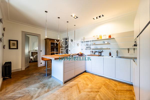 Immobilier de prestige à Bordeaux 			 33270 floirac 			BORDEAUX -MAISON DE MAÎTRE DE 600m2 SUR LES HAUTEURS-VUE PANORAMIQUE-PARC DE 2,17 HA- PISCINE ET TENNIS