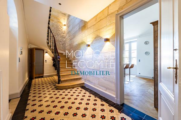 Immobilier de prestige à Bordeaux 			 33270 floirac 			BORDEAUX -MAISON DE MAÎTRE DE 600m2 SUR LES HAUTEURS-VUE PANORAMIQUE-PARC DE 2,17 HA- PISCINE ET TENNIS
