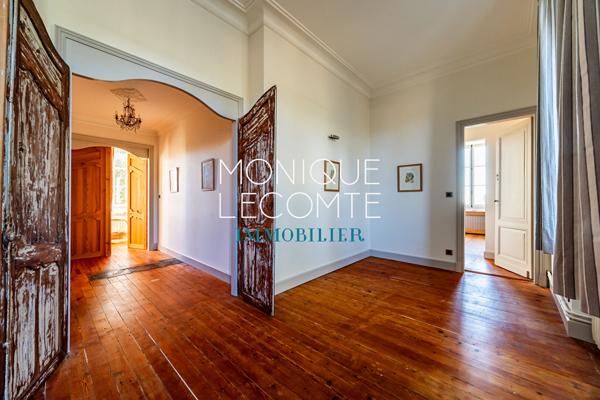 Immobilier de prestige à Bordeaux 			 33270 floirac 			BORDEAUX -MAISON DE MAÎTRE DE 600m2 SUR LES HAUTEURS-VUE PANORAMIQUE-PARC DE 2,17 HA- PISCINE ET TENNIS