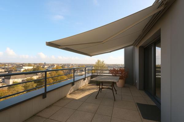 Appartement T3 de 74 m² situé au dernier étage avec ascenseur - Grande terrase privative - Garage fermé