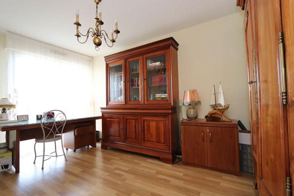 Appartement T3 de 74 m² situé au dernier étage avec ascenseur - Grande terrase privative - Garage fermé