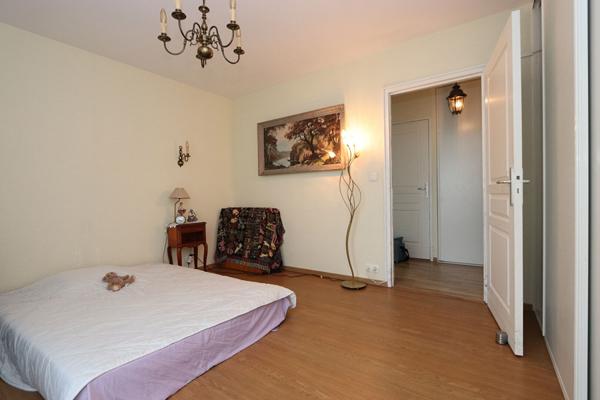 Appartement T3 de 74 m² situé au dernier étage avec ascenseur - Grande terrase privative - Garage fermé