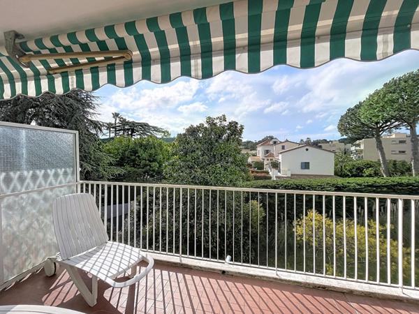 Appartement 2 pièces à vendre au dernier étage avec vue dégagée - Début Cap d'Antibes