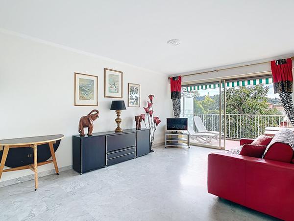 Appartement 2 pièces à vendre au dernier étage avec vue dégagée - Début Cap d'Antibes