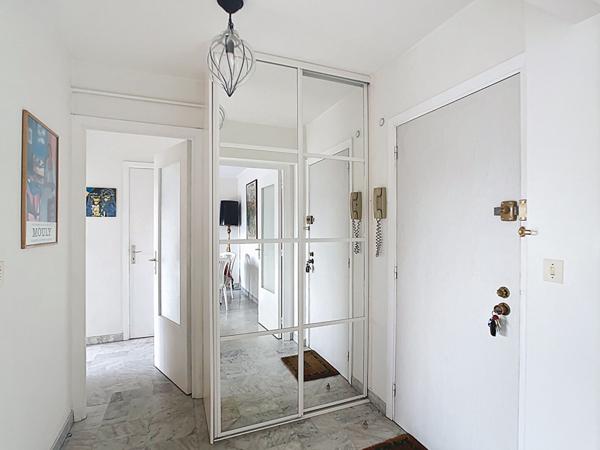 Appartement 2 pièces à vendre au dernier étage avec vue dégagée - Début Cap d'Antibes