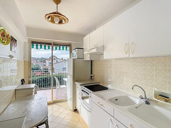 Appartement 2 pièces à vendre au dernier étage avec vue dégagée - Début Cap d'Antibes