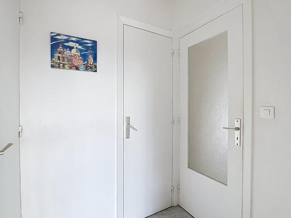 Appartement 2 pièces à vendre au dernier étage avec vue dégagée - Début Cap d'Antibes