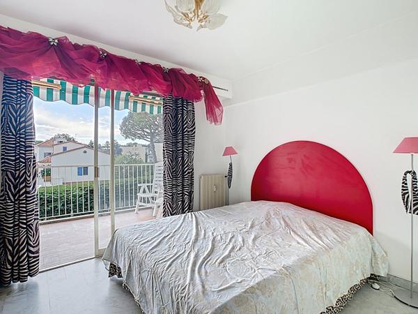 Appartement 2 pièces à vendre au dernier étage avec vue dégagée - Début Cap d'Antibes