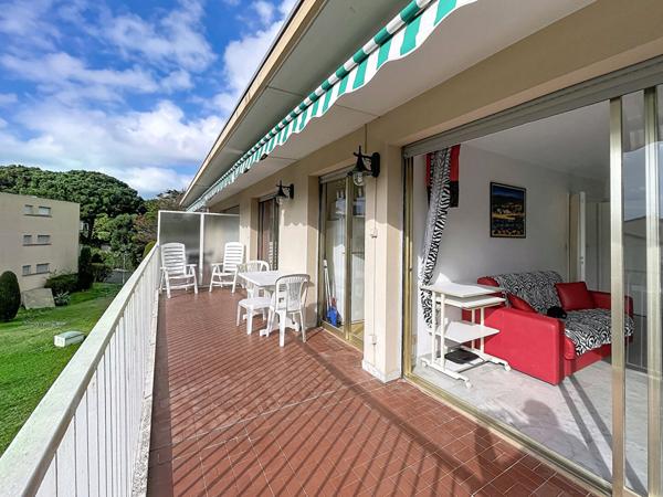 Appartement 2 pièces à vendre au dernier étage avec vue dégagée - Début Cap d'Antibes