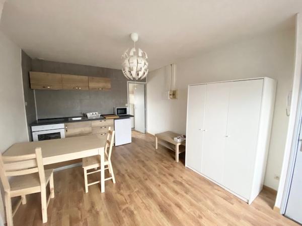 A louer secteur Gambetta studio MEUBLE de 27m2