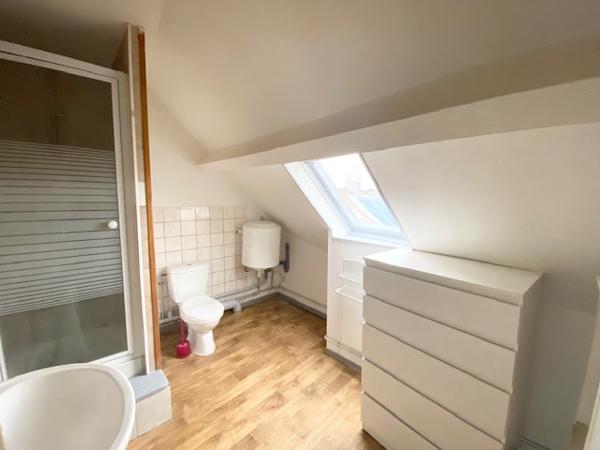 A louer secteur Gambetta studio MEUBLE de 27m2