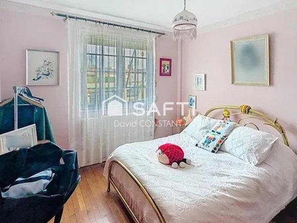 MAISON FAMILIALE EN CENTRE VILLAGE