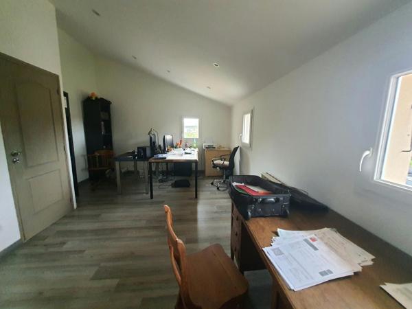 Maison à AMBARES-ET-LAGRAVE, 33440 - 7 pièces 240m²