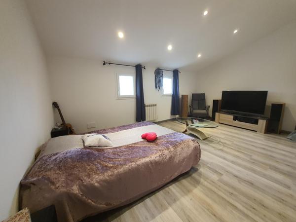 Maison à AMBARES-ET-LAGRAVE, 33440 - 7 pièces 240m²