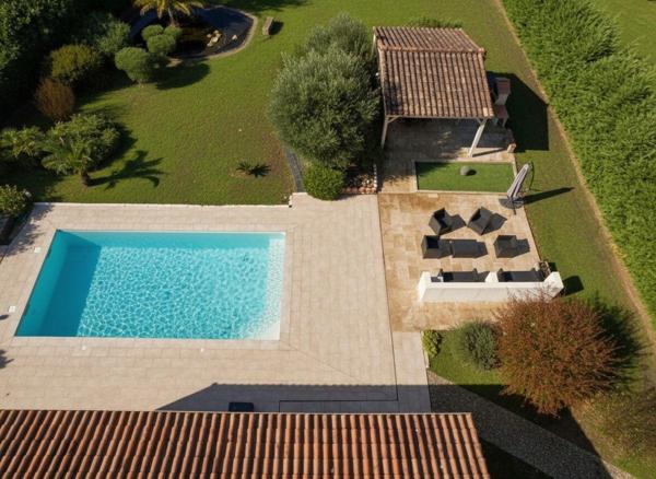 Maison à AMBARES-ET-LAGRAVE, 33440 - 7 pièces 240m²