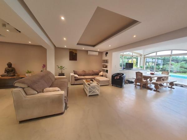 Maison à AMBARES-ET-LAGRAVE, 33440 - 7 pièces 240m²