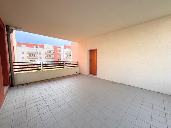 Vente
                Appartement77,84 m² - 4 Pièces -
                    CLERMONT FERRAND (63100)