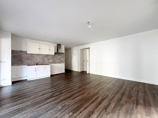Vente
                Appartement77,84 m² - 4 Pièces -
                    CLERMONT FERRAND (63100)
