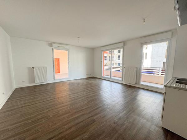 Vente
                Appartement77,84 m² - 4 Pièces -
                    CLERMONT FERRAND (63100)