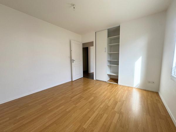 Vente
                Appartement77,84 m² - 4 Pièces -
                    CLERMONT FERRAND (63100)