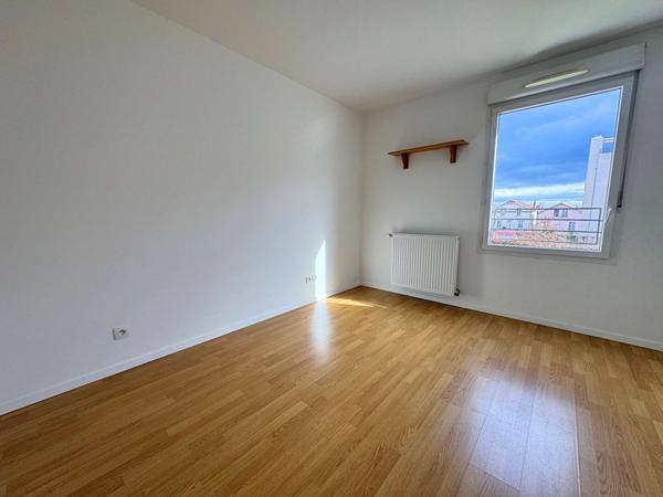 Vente
                Appartement77,84 m² - 4 Pièces -
                    CLERMONT FERRAND (63100)