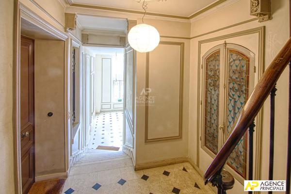 Le Chesnay limite Versailles Rive-Droite Appartement 7 pièces 271 m² carrez situé au 3ème étage d'un immeuble Haussmannien avec ascenseur, cave et jardin partagé €2 360 000 ** - Référence 26457