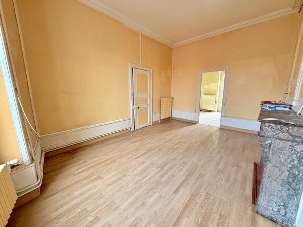 La Flèche (72200) MAISON DE VILLE - 130 M2