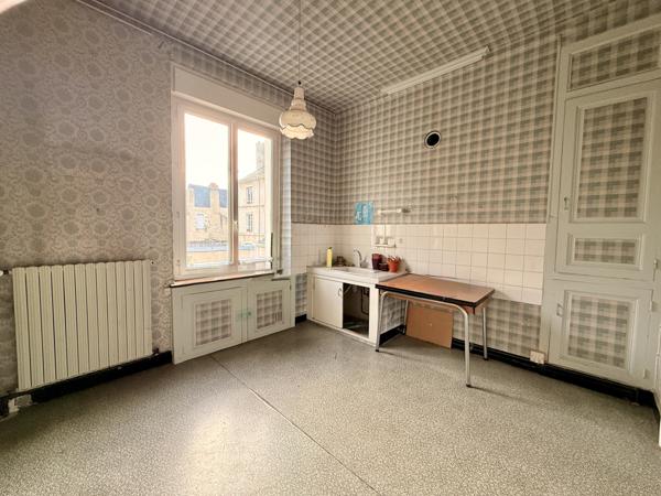 La Flèche (72200) MAISON DE VILLE - 130 M2