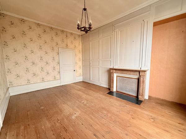 La Flèche (72200) MAISON DE VILLE - 130 M2