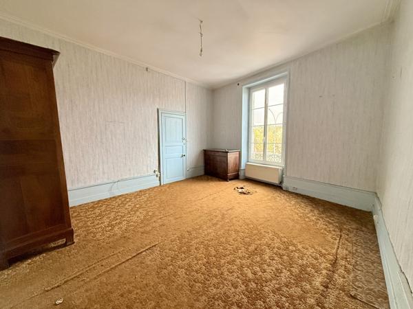 La Flèche (72200) MAISON DE VILLE - 130 M2