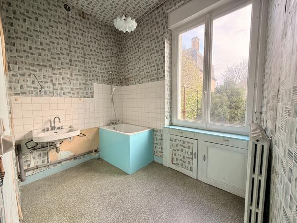 La Flèche (72200) MAISON DE VILLE - 130 M2