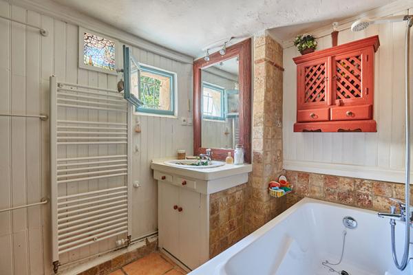 Maison Provençale 8 pièces à vendre à  15 Minutes d'Aix-en-Provence- 617 900 €