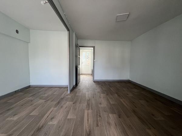 Maison à louer 550 € CC St-Amand-Montrond 1 pièce 32 m² DPE D