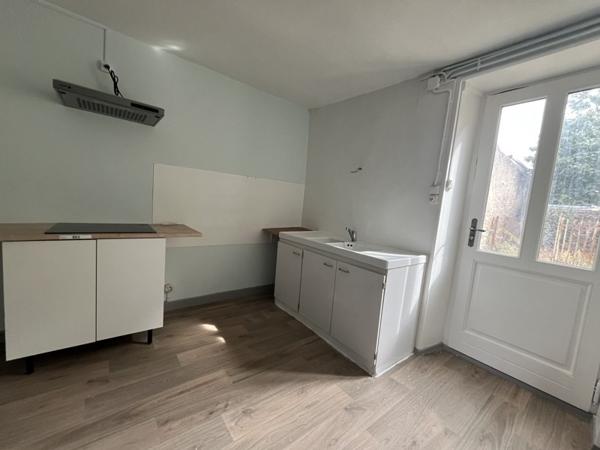 Maison à louer 550 € CC St-Amand-Montrond 1 pièce 32 m² DPE D