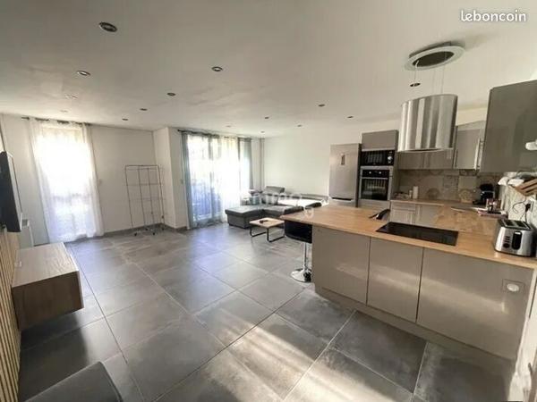 T4 72m2 rez-de-chaussée élevé Aubagne Centre