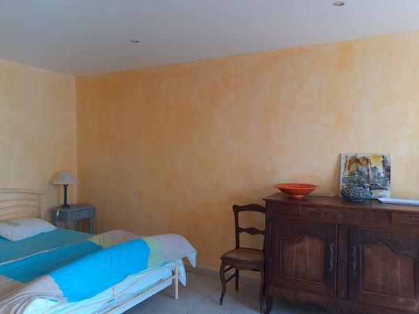 Maison 4 chambres avec piscine chauffée et garage, proche marché