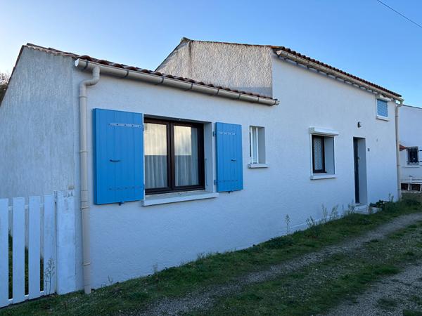 À deux pas de Saint Pierre et de ses commerces