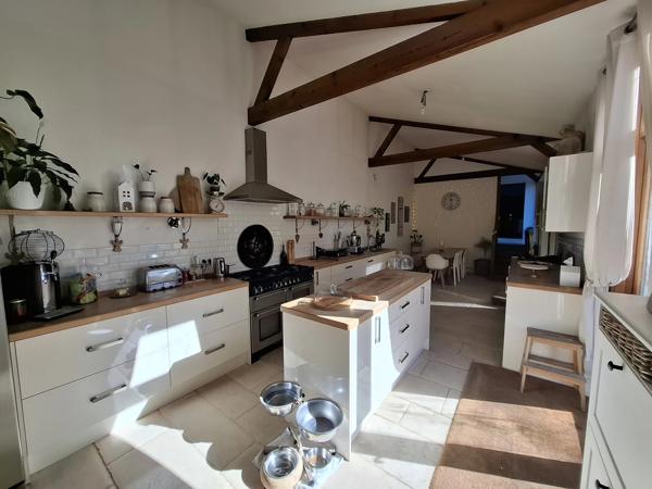 Fabuleuse maison de ville avec potentiel commercial à proximité de toutes les commodités