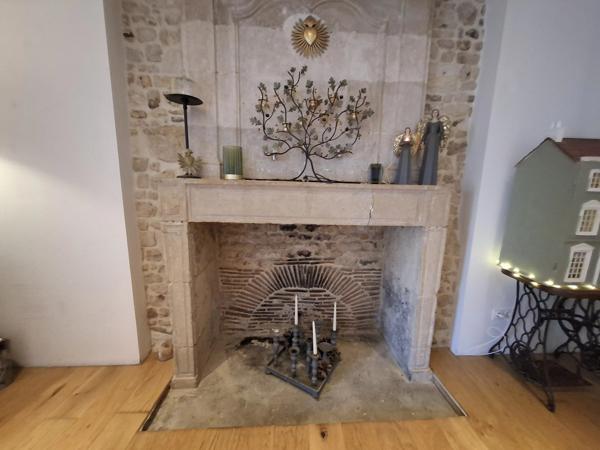Fabuleuse maison de ville avec potentiel commercial à proximité de toutes les commodités