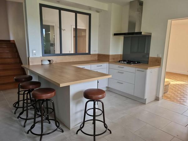 Beau pavillon 5 chambres sur sous sol