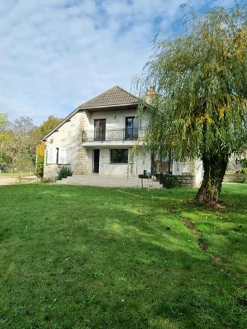 Beau pavillon 5 chambres sur sous sol