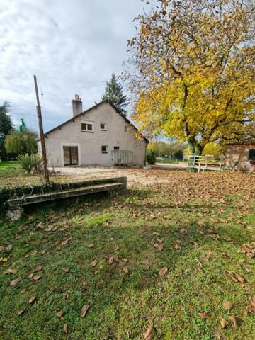 Beau pavillon 5 chambres sur sous sol