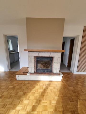 Beau pavillon 5 chambres sur sous sol